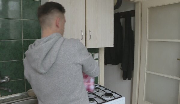 Tato...A może się wyprowadzisz?